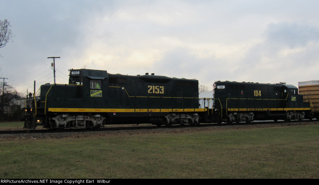 Ohio South Central Railroad (OSCR ) 2153 & 104